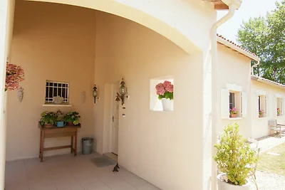 Villa di classe a Ecuras Rouzède con giardino