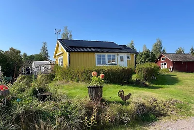 Tranquillo cottage vicino al lago Hjalmaren