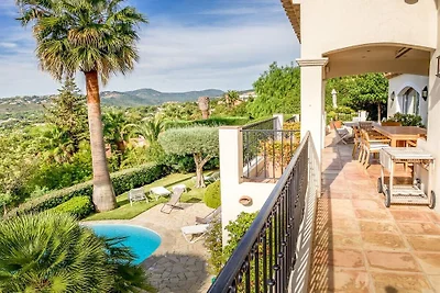 Villa in Les Issambres mit Schwimmbecken