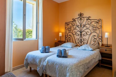 Scenografica villa con piscina privata