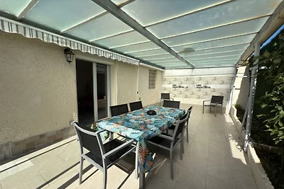 Moderne villa in Vendres met zwembad