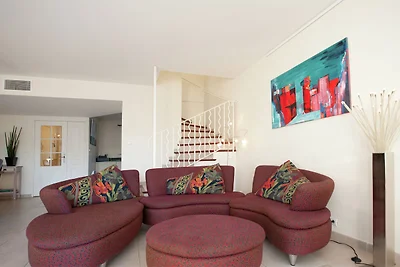 Moderne Villa in Meeresnähe mit Balkon