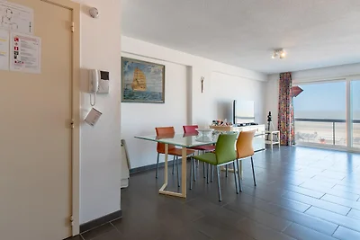 Schöne Wohnung mit Terrasse und Meerblick