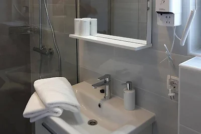 Ville Resort a Vir con piscina
