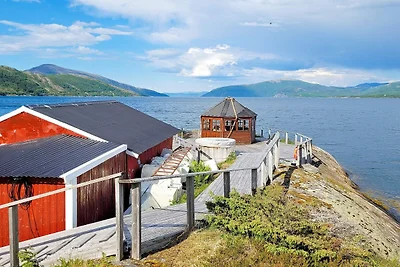 6 Personen Ferienhaus in Sandhornøy