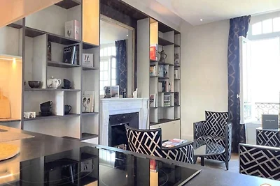 Le Jockey steht mit Parkplatz