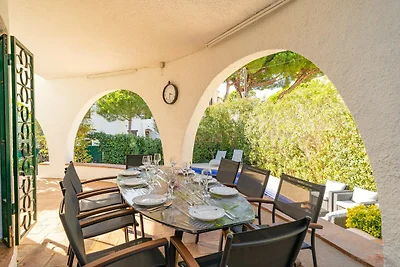 Huis met grote tuin en privézwembad