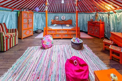 Lebhaftes Ferienhaus mit Garten