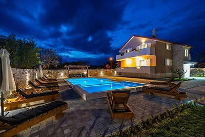 Charmante Villa in der Nähe von Benkovac