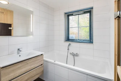 Lux. Ferienhaus mit Whirlpool und Sonnendusch...