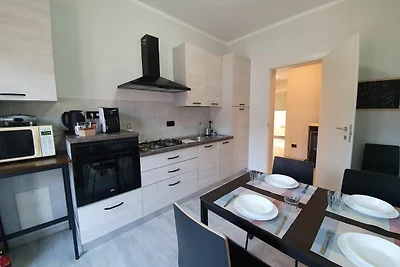 Accogliente casa vacanze a Omegna con balcone