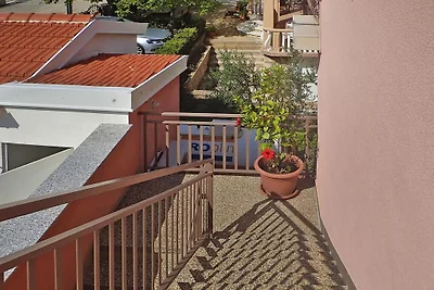 Wohnung im Haus Pink Starigrad Paklenica