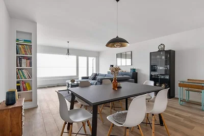 Modernes Apartment mit Meerblickterrasse