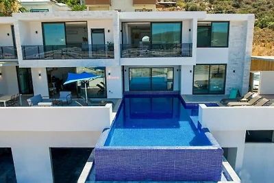 Villa in Kalkan mit Schwimmbecken