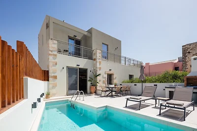 Marvelous new luxury villa with heated pool!