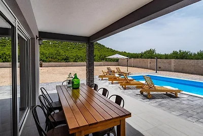 Villa moderna con piscina privata vicino