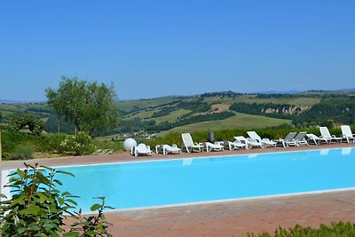 Appartamento con terrazzo piscine ad Asciano