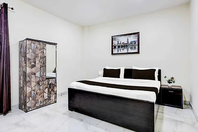 Hotel O Sector 25 nabij Iskcon-tempel