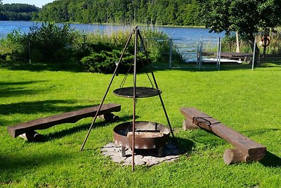 Bungalow in Kolczewo bij een meer