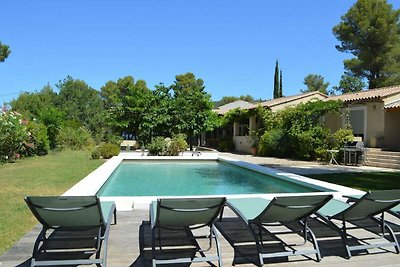 Stilvolle Villa in Tourtour mit privatem Pool