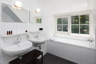 Großes Gruppenhaus mit Whirlpool und Waschmas...