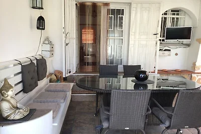 Casa Lina ligt op 900 meter van het strand.