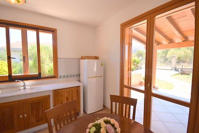 Detached villa located in a residential area ...