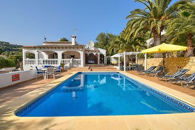 Schöne Villa mit viel Privatsphäre und privat...