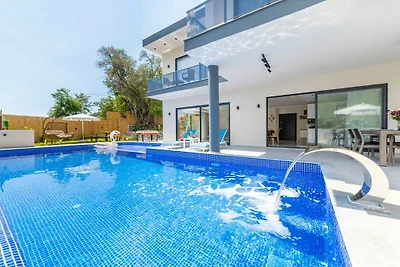 Villa in Kalkan mit Schwimmbecken