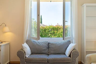 Scenografica villa con piscina privata
