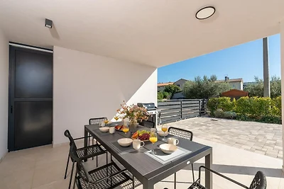 Moderne Villa mit privatem Pool, für 8...