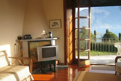 Ferienhaus in Musso mit Schwimmbecken