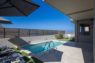 6-Bed Panormo Beachside Oasis