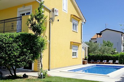 Schönes Ferienhaus mit privatem Schwimmbad, 3...