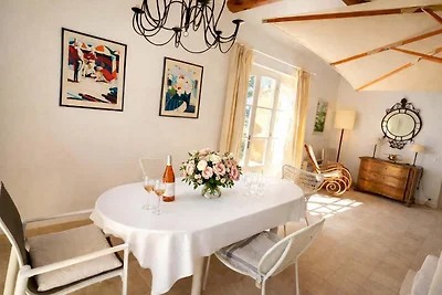 Sonniges Ferienhaus in der Provence mit Pool