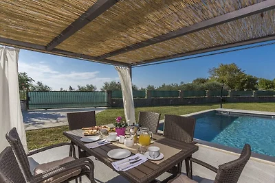 Ferienhaus in Buje mit Schwimmbecken