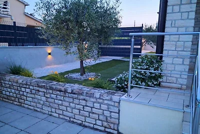 Casa de vacaciones en Buje con piscina.
