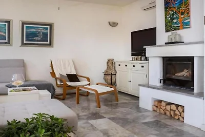 Seafront Six Bedroom Modern Villa with Pool...