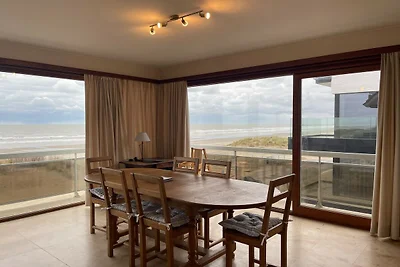 Appartement aan zee, direct aan de Zeedijk.