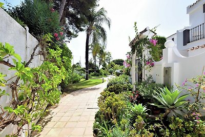 Schöne Villa in Marbella mit Gärten, Pool und...