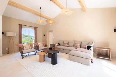 Villa in Roquefort mit Infinity-Pool