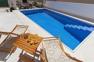 Beeindruckende Villa mit Pool in Povlja