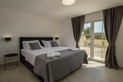 Villa Royal Stone mit Pool in Jezera