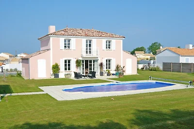 Geräumige Villa mit privatem Pool in Loire