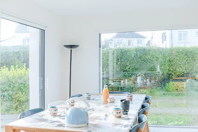 Nieuw huis met zwembad vlakbij het strand.