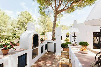 Villa mit Pool und Blick auf die Landschaft