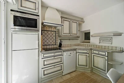 Cazet Cozy - 2BR/6P - Estate with Pool /...