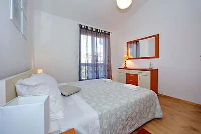 Modernes Apartment mit großer überdachter...