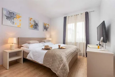 Familienvilla mit Meerblick und beheiztem...