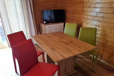Appartamento moderno con vista sulle montagne